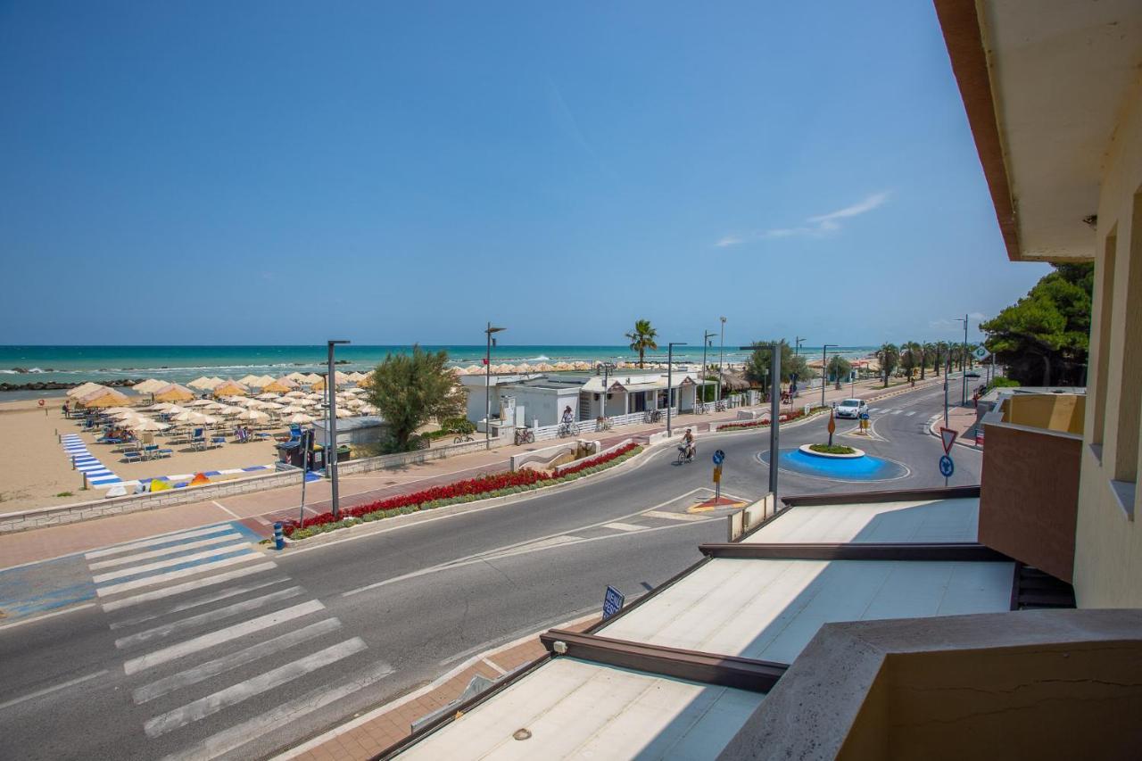 Palm Beach House - Vista Mare Montesilvano Marina Exterior foto